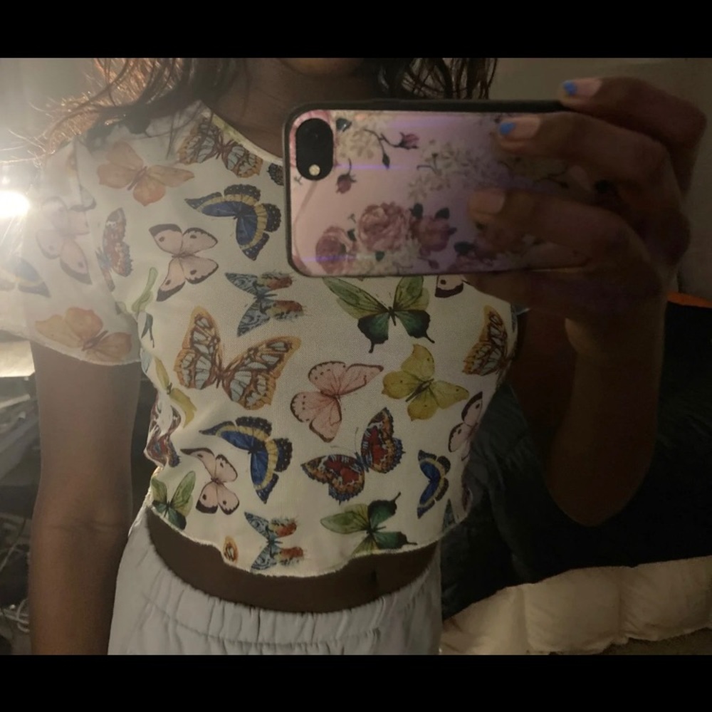 Butterfly top 🦋 - Picture 2 of 5